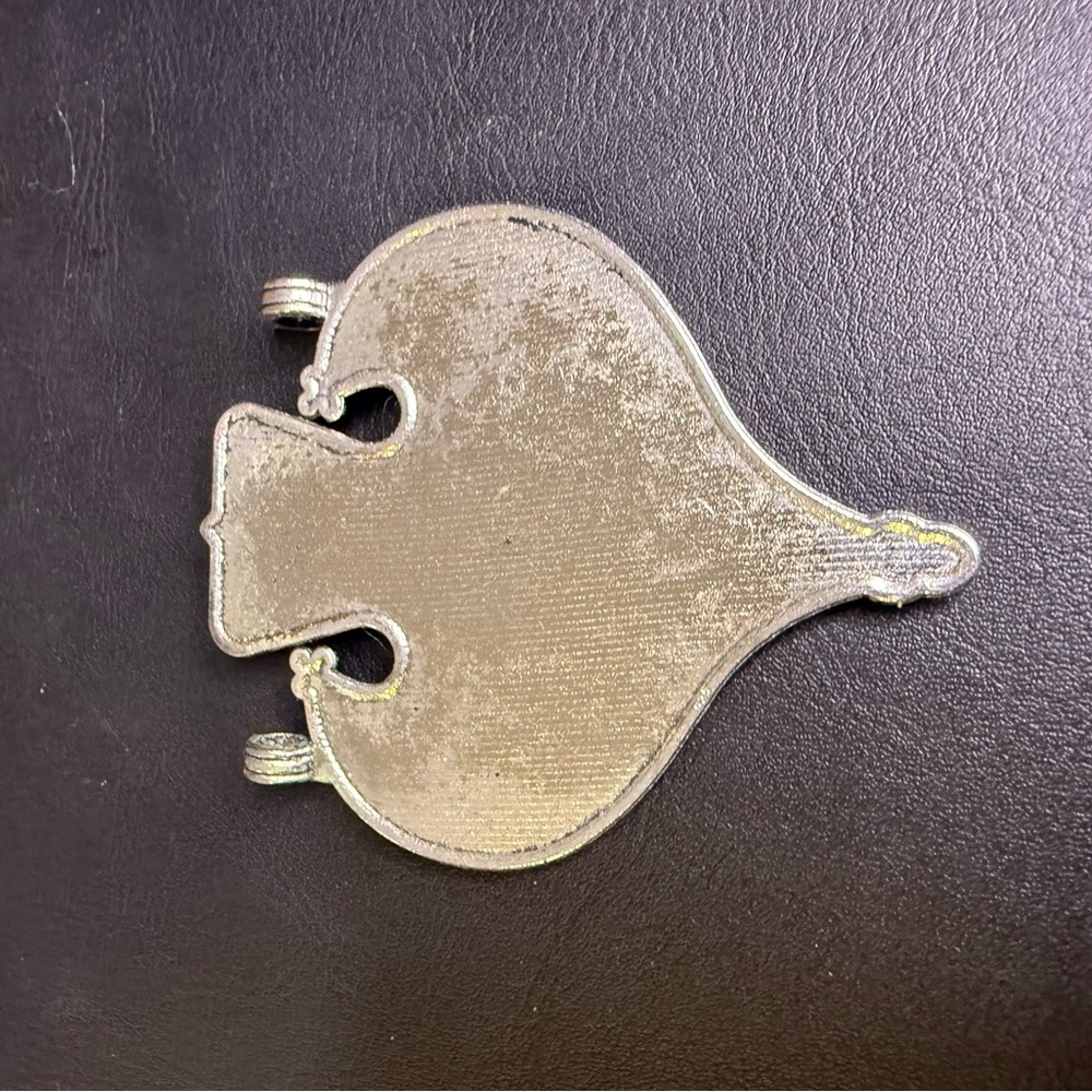 Pewter spade shaped pendant - Picture 3 of 3